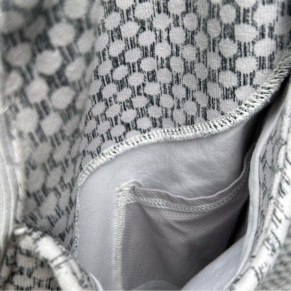 Lululemon Scuba Hoodie III Dottie Eyelet White Black / White w/thumb holes 6 - Picture 12 of 12
